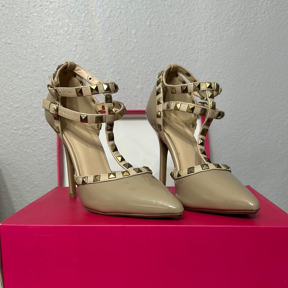 Tan High Heels with Pointed Toe and Ankle Straps